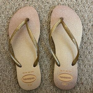 Havainas women’s 7/8 flip flops, like new
